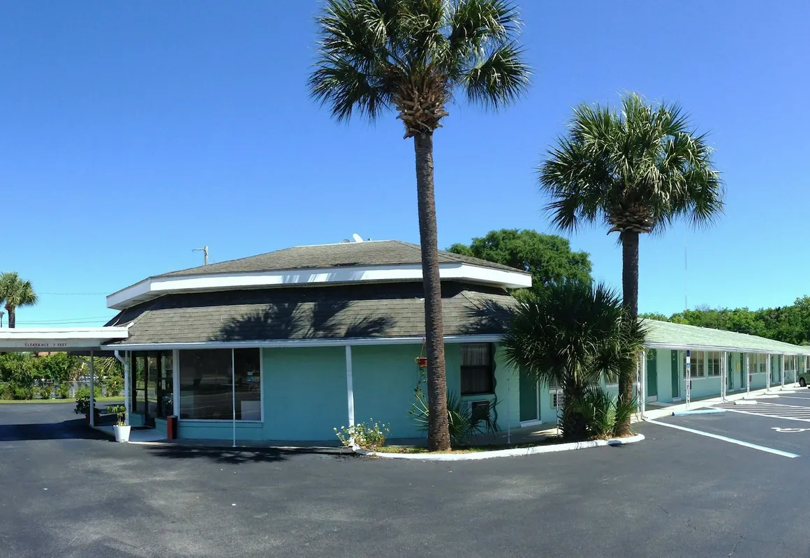 Hawaii Motel hotel hero