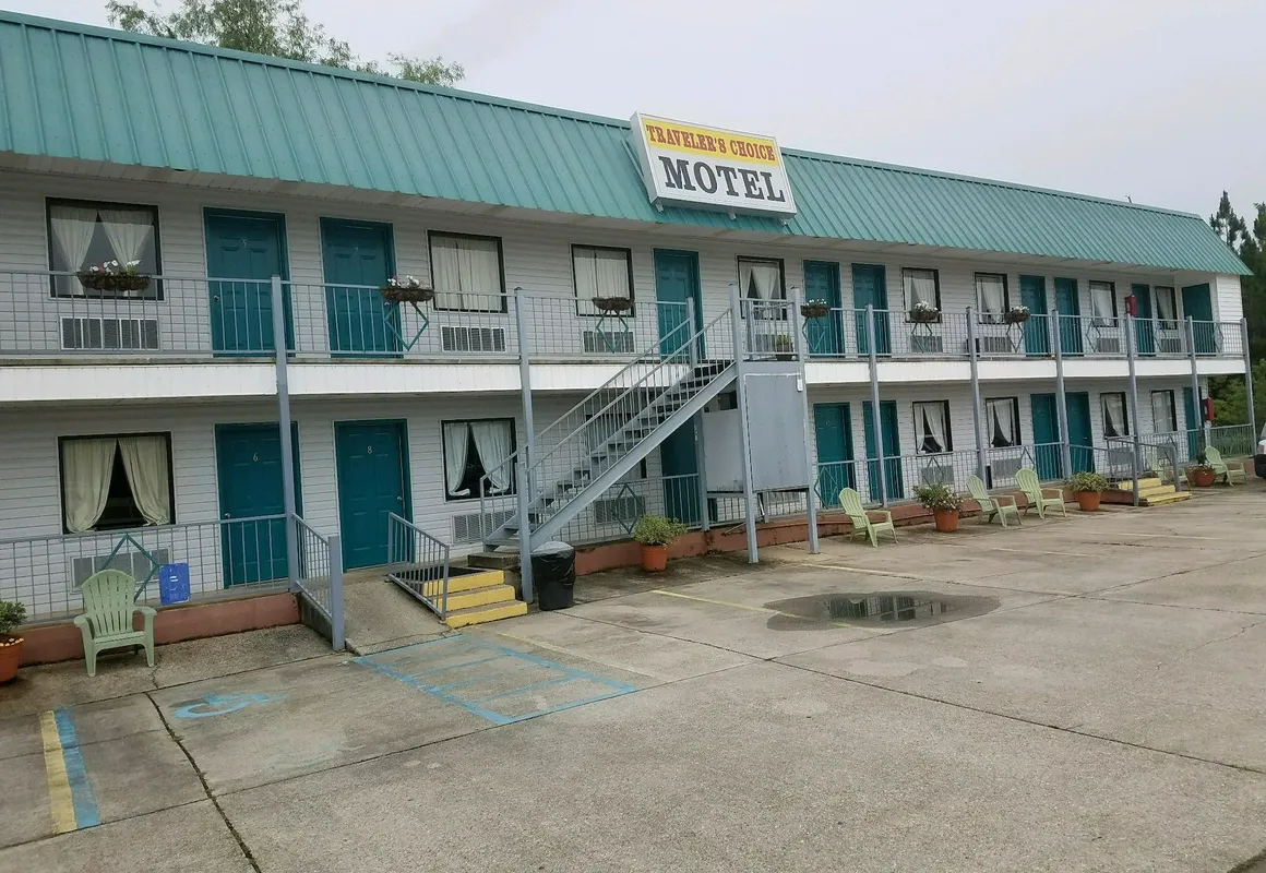 Traveler's Choice Motel hotel hero