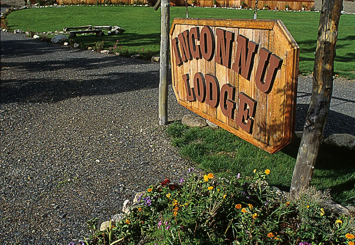 Inconnu Lodge hotel hero