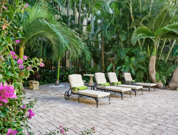 Tropicals of Palm Beach Condominium hotel detail image 1