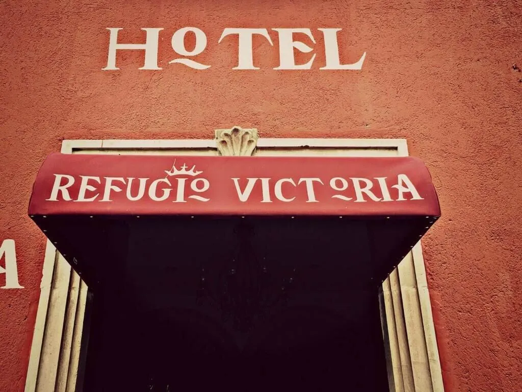 Refugio Victoria hotel hero