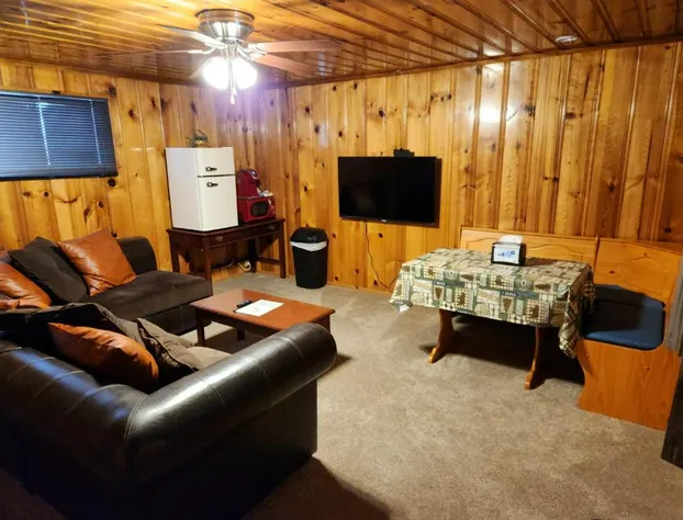 Eagle Nest Fly Shack and Lodge hotel detail image 4