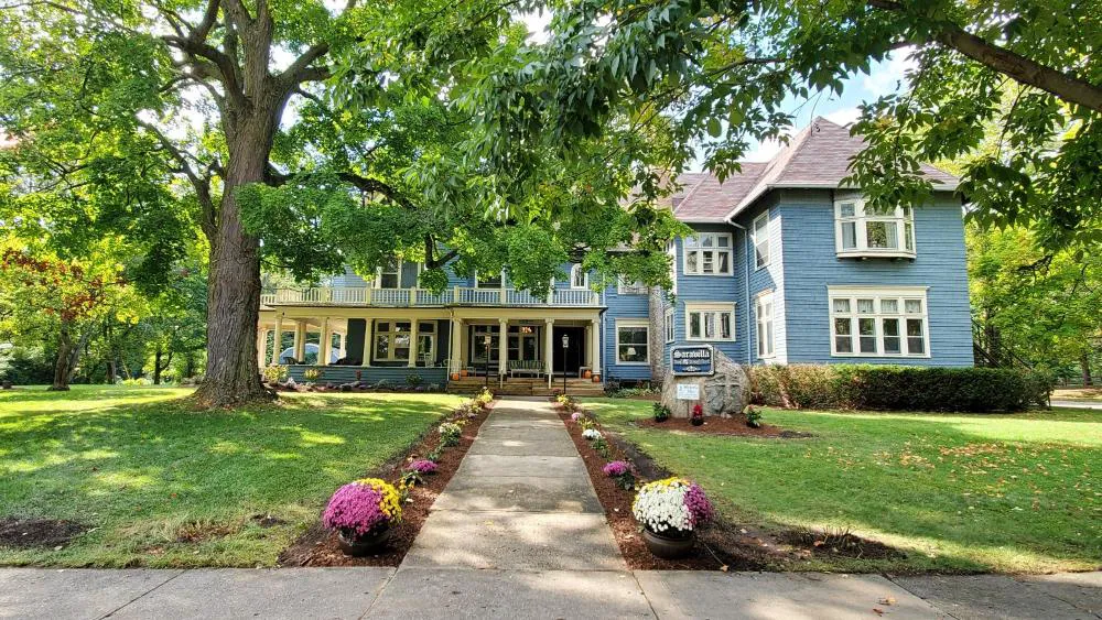 Saravilla Bed and Breakfast hotel hero