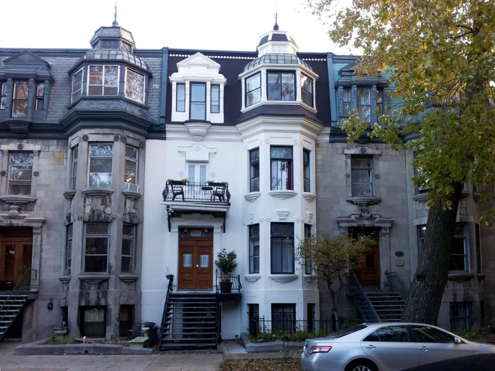 Gingerbread Manor hotel hero