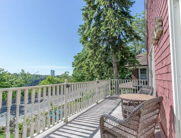 Redwood Bed and Breakfast hotel detail image 4