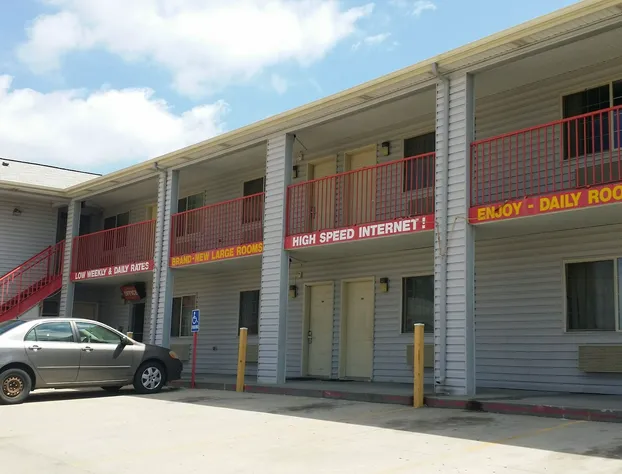 Imperial Motel hotel detail image 2