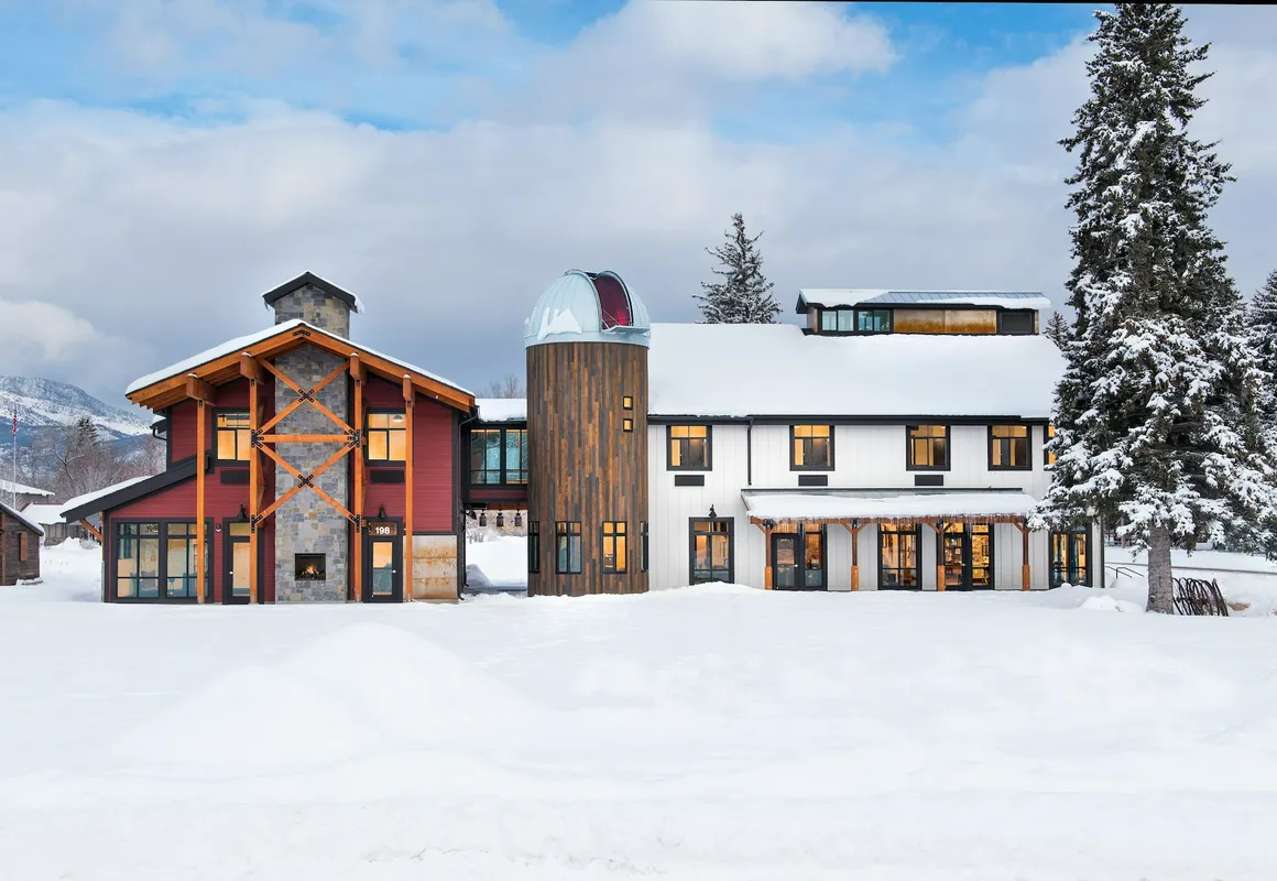 Compass Rose Lodge hotel hero