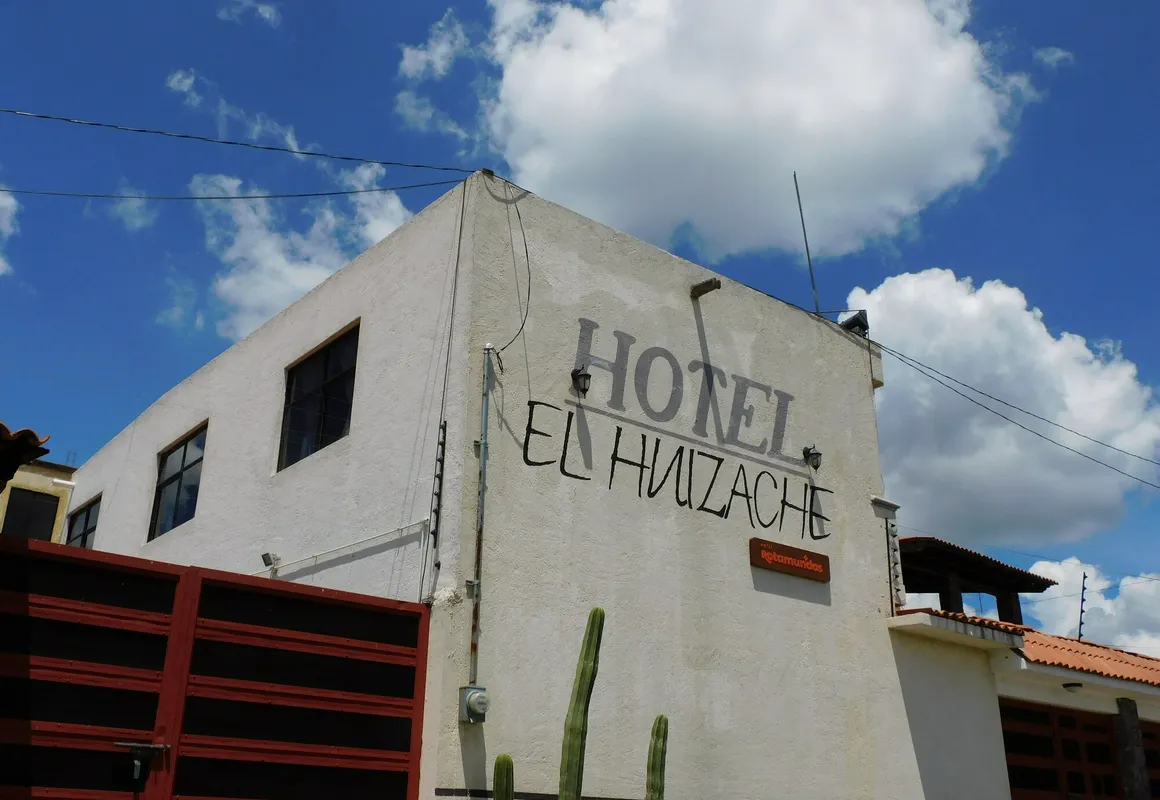 El Huizache Rotamundos hotel hero