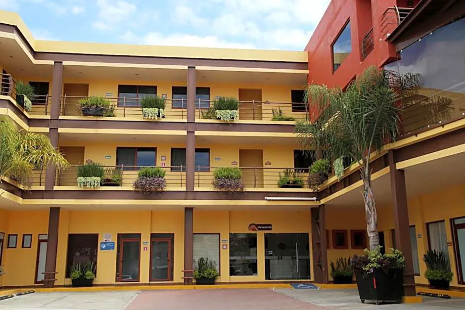 Hotel Plaza Bernal hotel hero