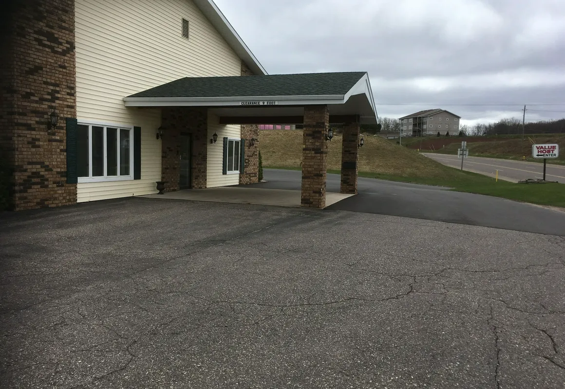 Value Host Motor Inn hotel hero