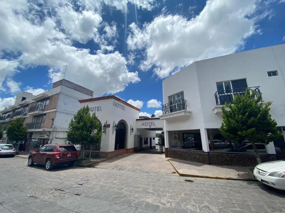 Hotel Zacatecas Courts hotel hero