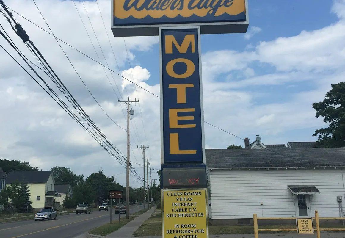 Waters Edge Motel hotel hero