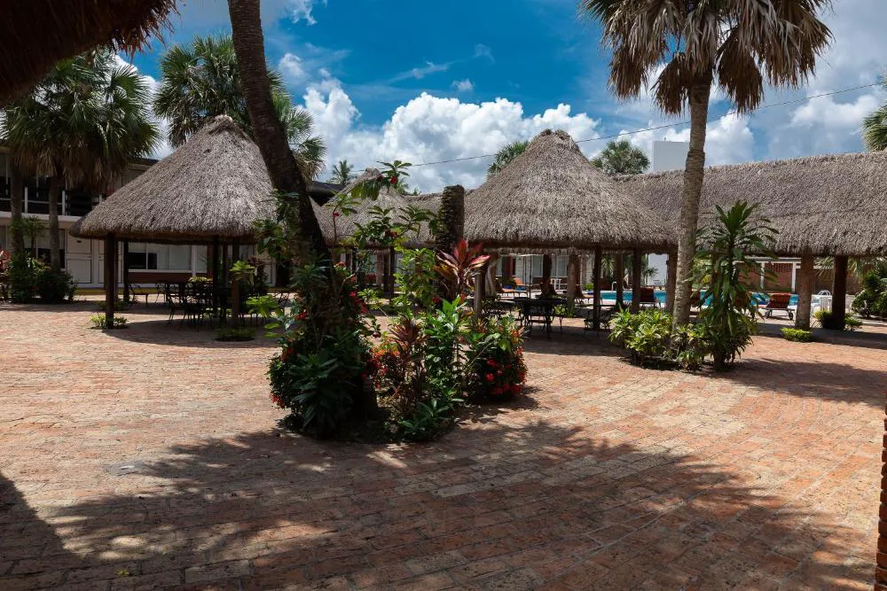 Hotel Plaza Palmas hotel hero