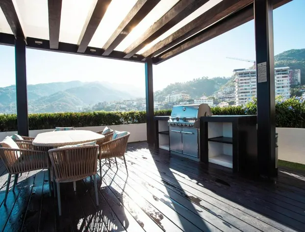 Mountain Views Rooftop Pool Condo hotel detail image 3