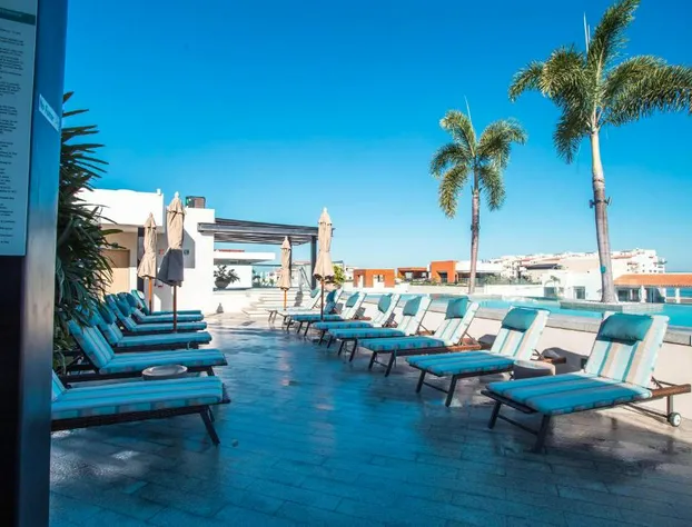 Mountain Views Rooftop Pool Condo hotel detail image 1