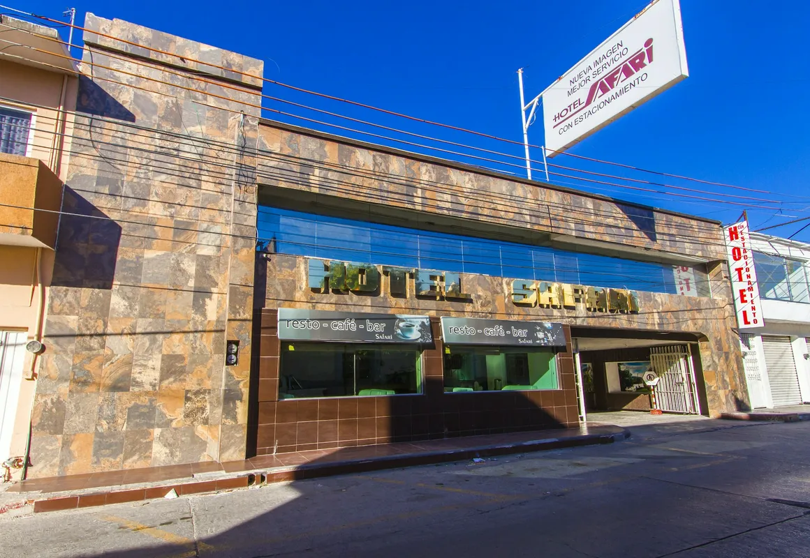 Hotel Safari hotel hero