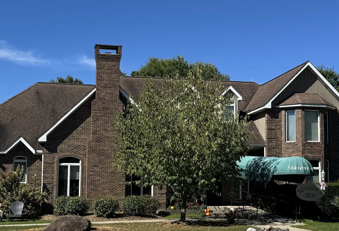 The Seasons Inn at Nicks Place hotel hero