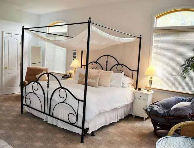 The Seasons Inn at Nicks Place hotel detail image 4