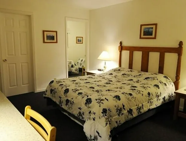 Burney Motel hotel detail image 3