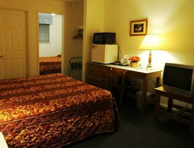 Burney Motel hotel detail image 4