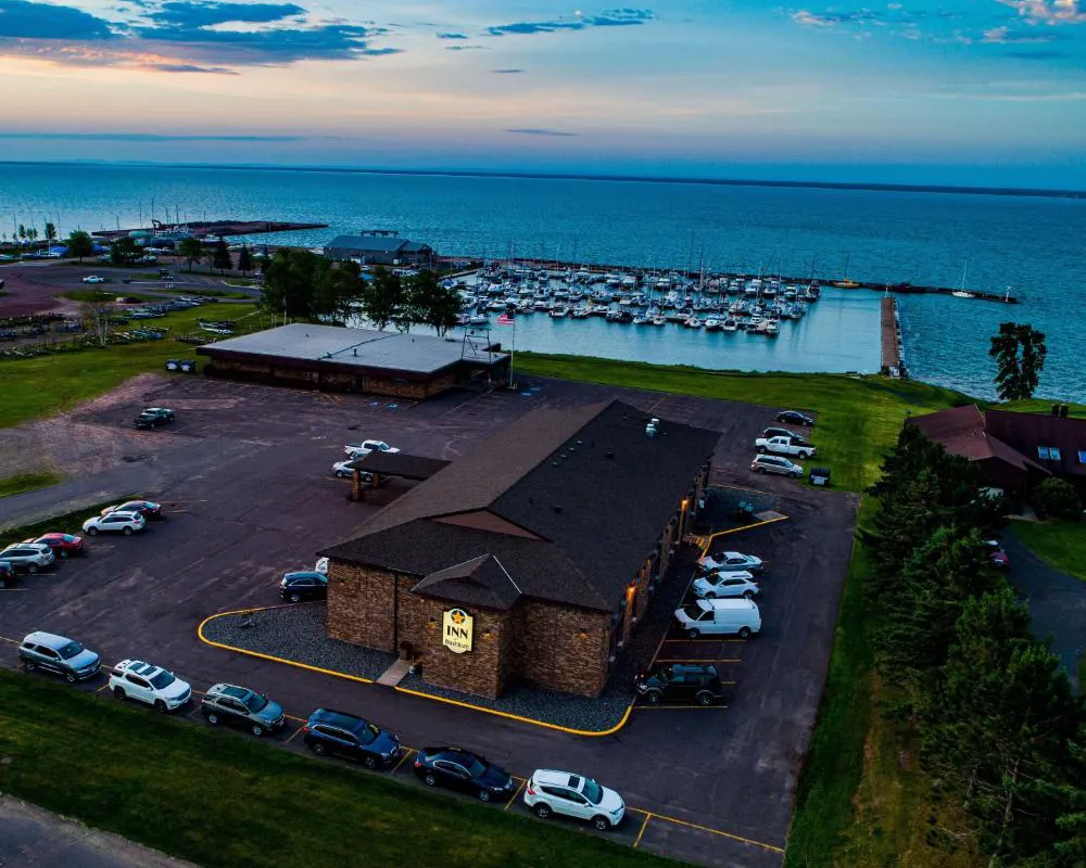 The Washburn Inn - On the Lake hotel hero