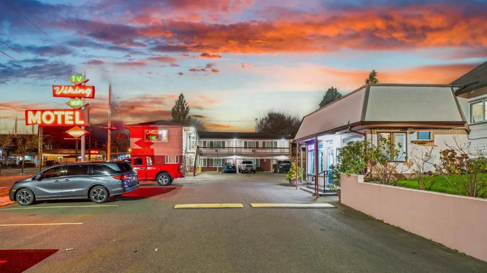 Viking Motel hotel hero