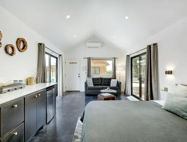 Lucky Arrow Retreat - Dripping Springs hotel detail image 4