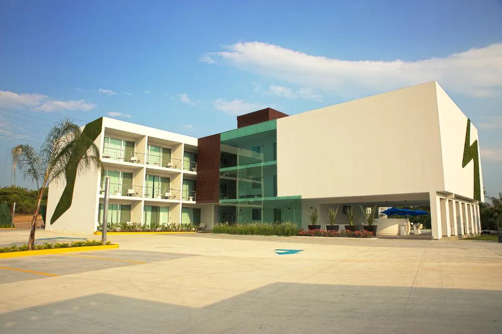 Hotel Aqua Spa & Resort hotel hero