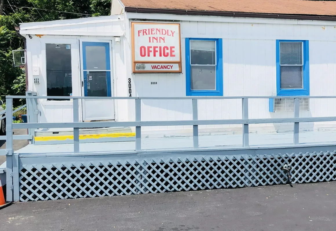 Friendly Inn Motel hotel hero