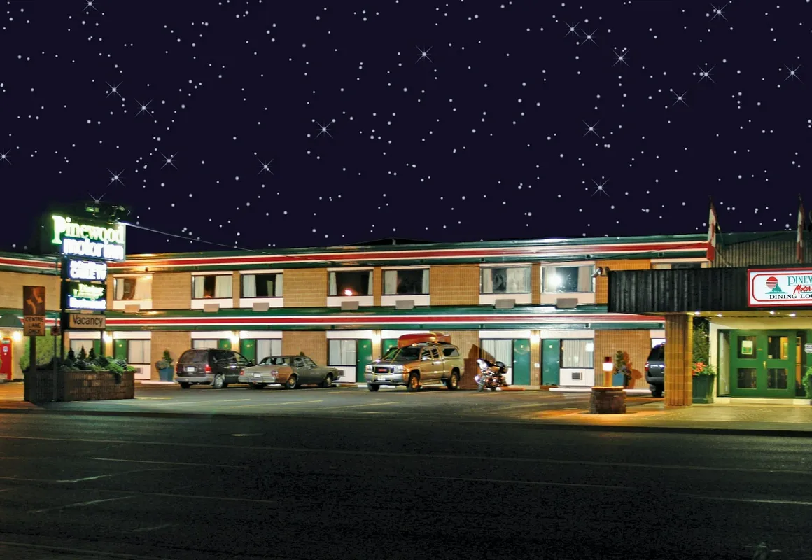 Pinewood Motor Inn hotel hero