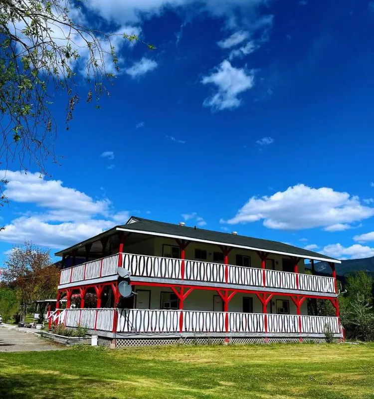 Rivermount Motel Campground and RV Park hotel hero