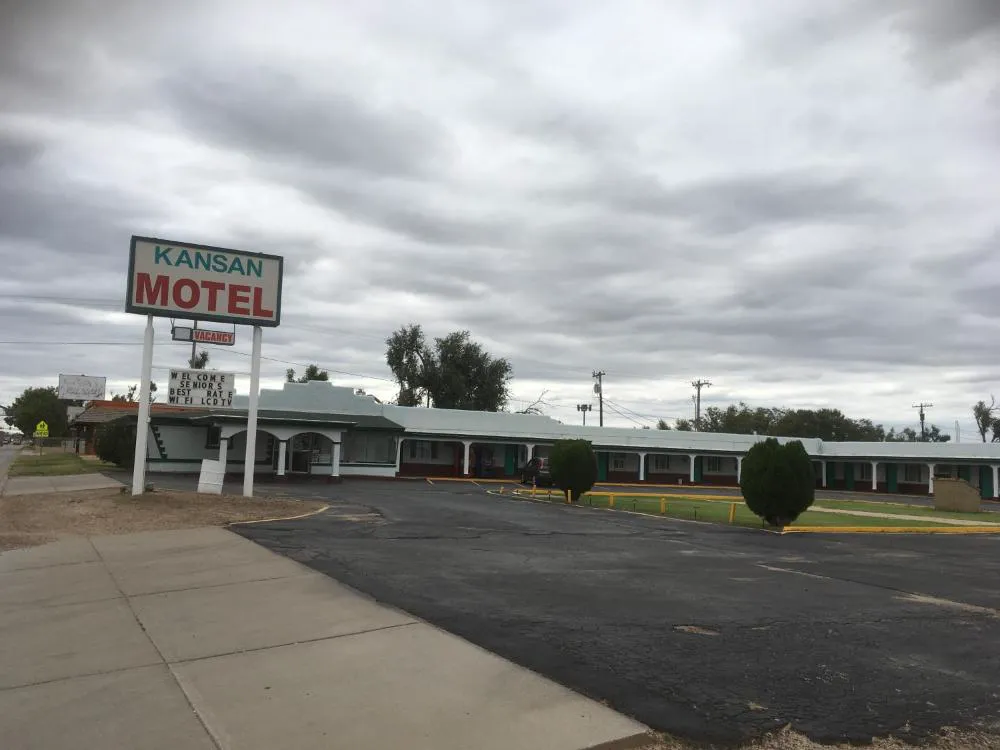 Kansan Motel hotel hero