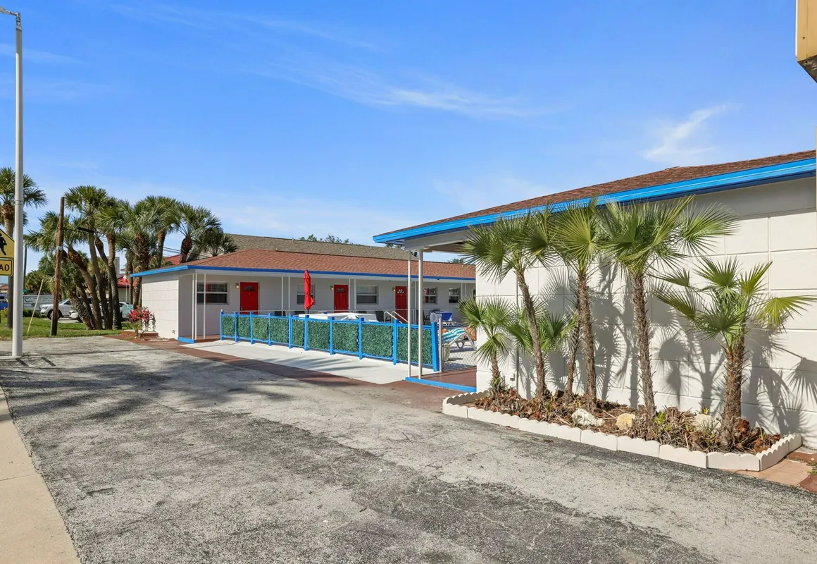 Sun Island Motel hotel hero