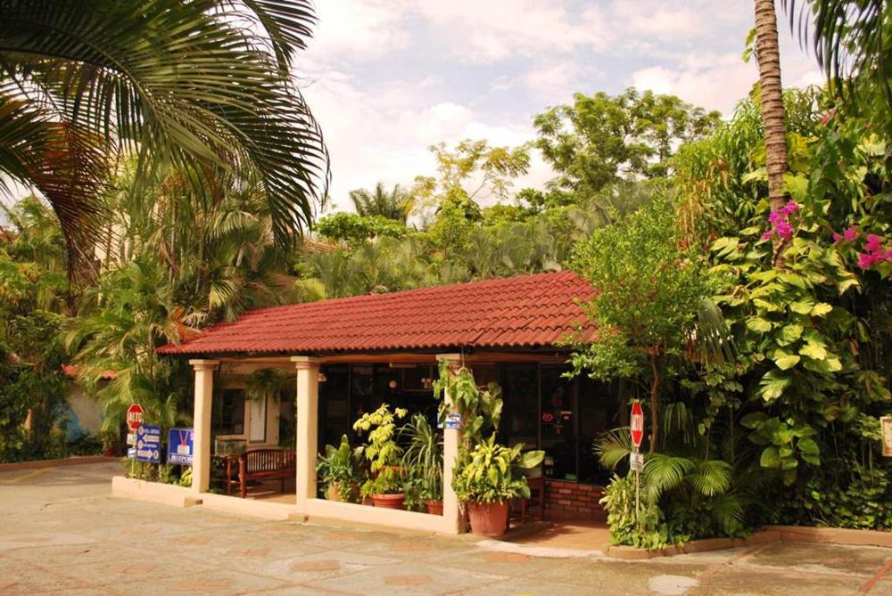 Hotel La Hacienda hotel hero
