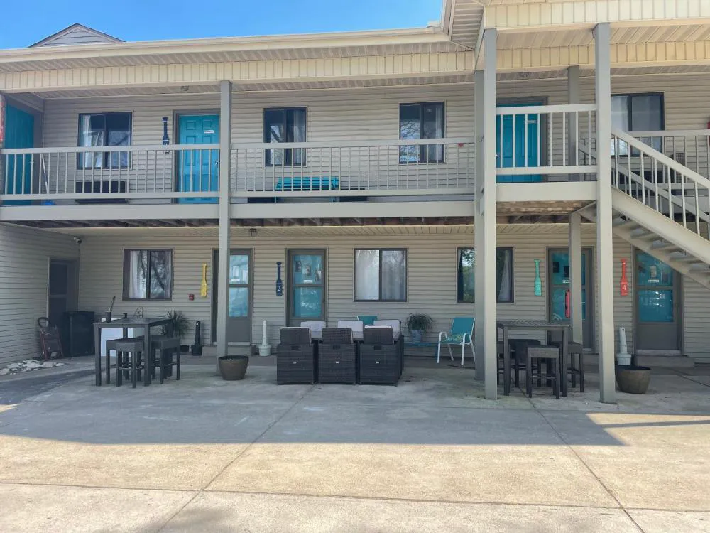 Lake Point Motel hotel hero