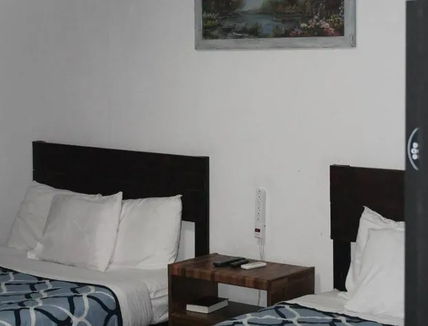 Holiday Lodge Motel hotel detail image 1