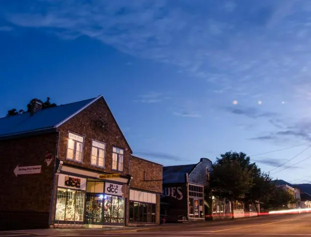 Riding Fool Accommodation hotel detail image 1