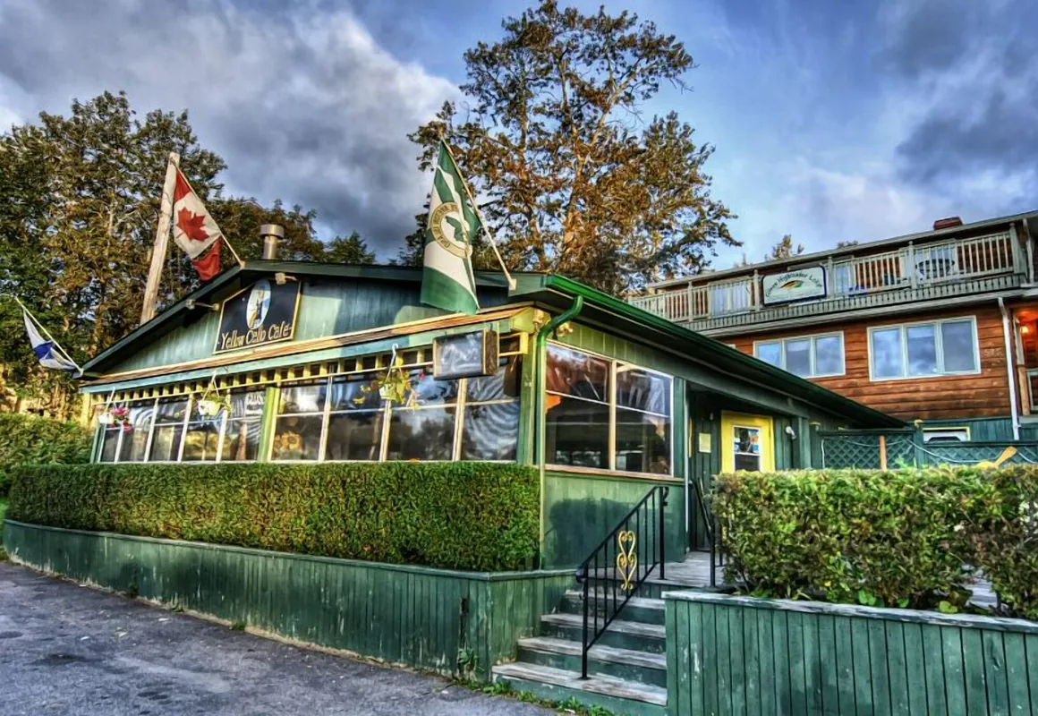 Green Highlander Lodge hotel hero