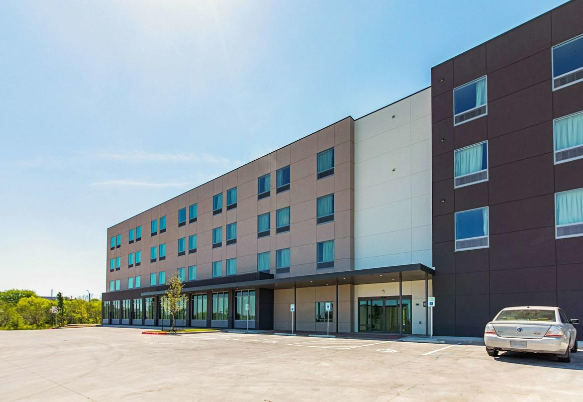 Motel 6 Austin, TX - Airport hotel hero
