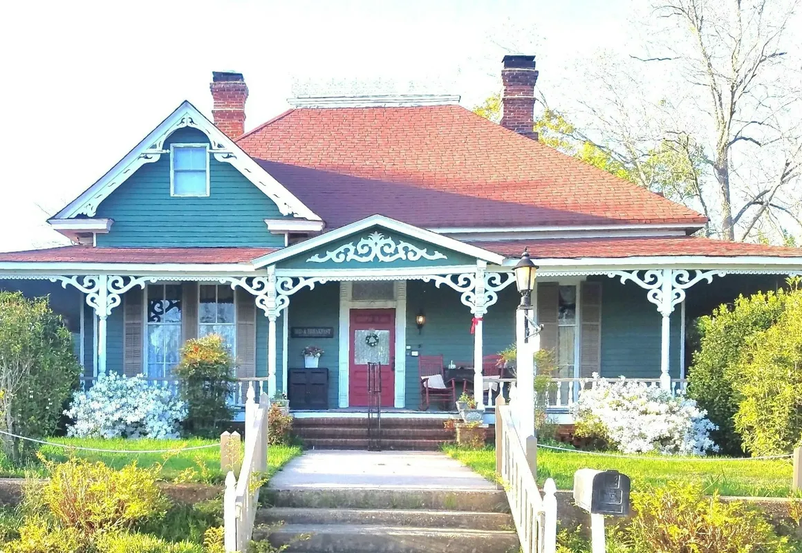 Holly House of Hamilton hotel hero