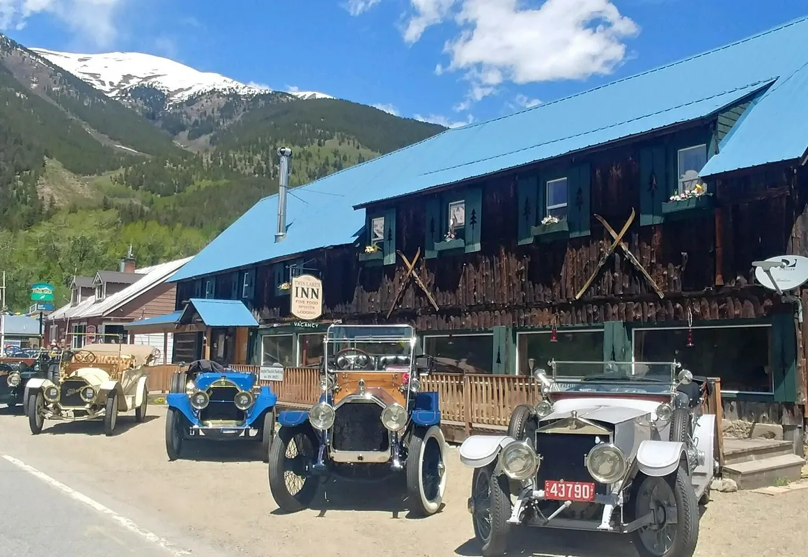 The Twin Lakes Inn hotel hero