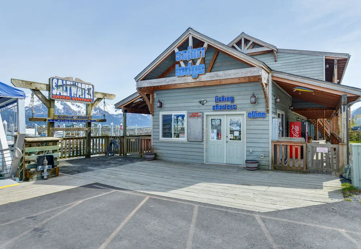 Safari Lodge hotel hero