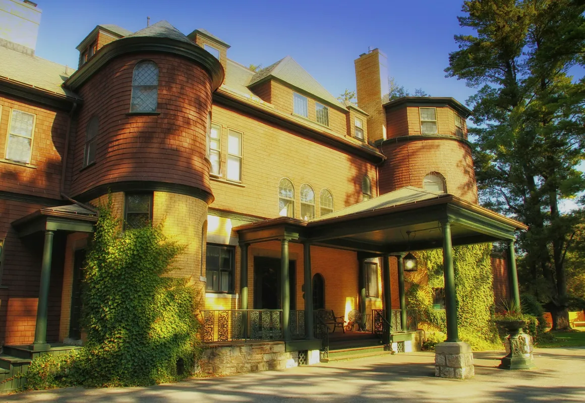 The Brewster Inn hotel hero