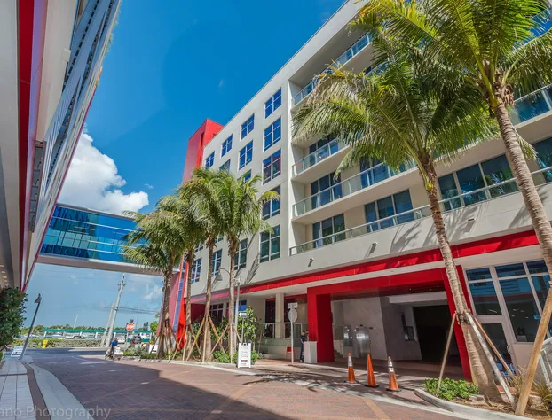 CH Luxury Condos & Studios On The Beach hotel detail image 2