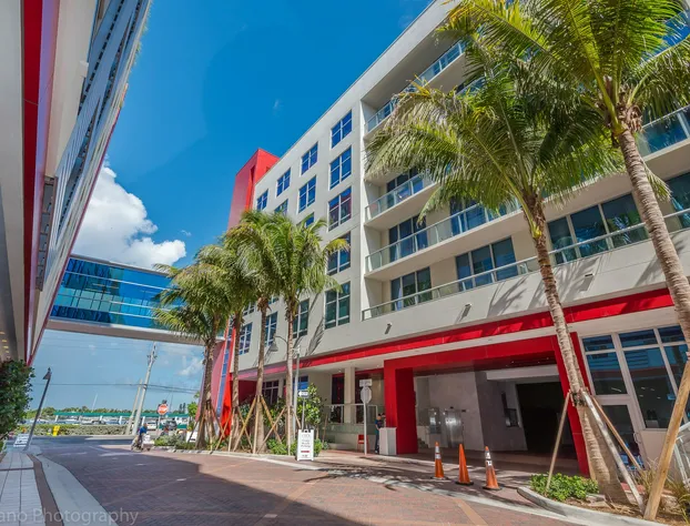 CH Luxury Condos & Studios On The Beach hotel detail image 2