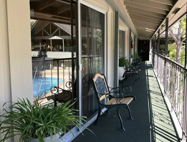 Piazza's Pine Cone Inn hotel detail image 4