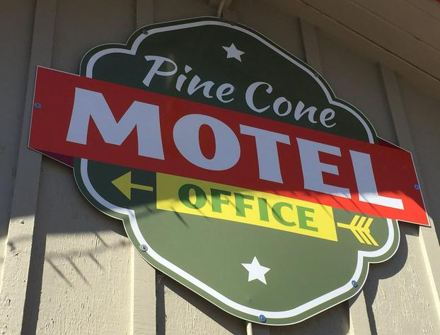 Piazza's Pine Cone Inn hotel detail image 4