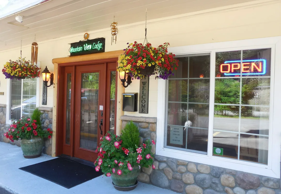 Mountain View Lodge hotel hero