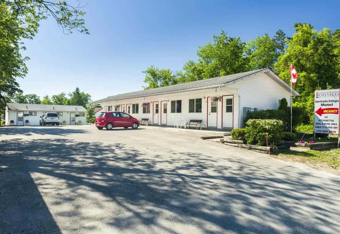 Hollywood Cottages hotel hero