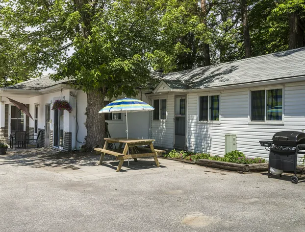 Hollywood Cottages hotel detail image 4